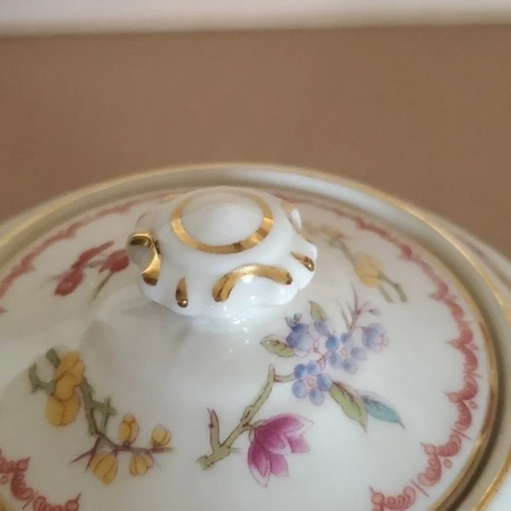 Syracuse Old Ivory Bombay pattern SUGAR BOWL AND LID - flaw